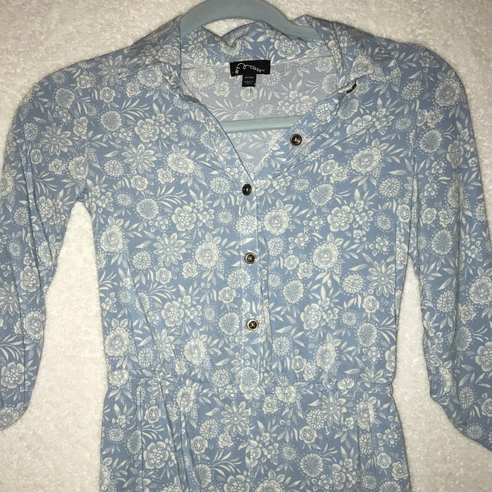 Blue mid-length sleeve romper with white flowers.